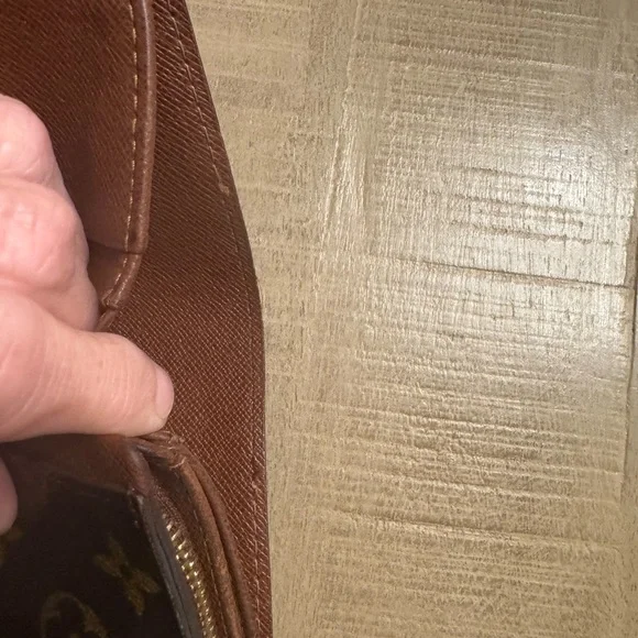 Louis Vuitton
Monogram Canvas
Porte Monnaie Billets Tresor Wallet EUC Vintage - Picture 10 of 10